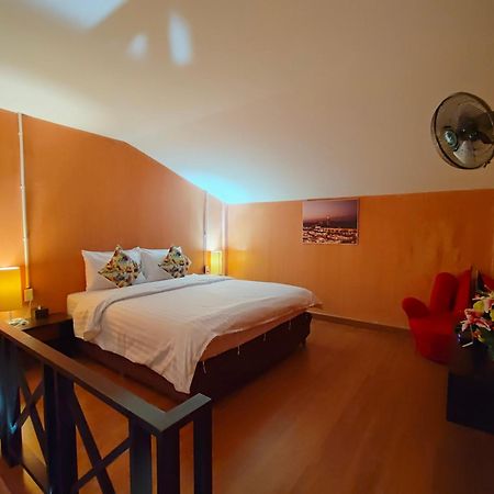 Retro Box Hotel Chumphon Bagian luar foto