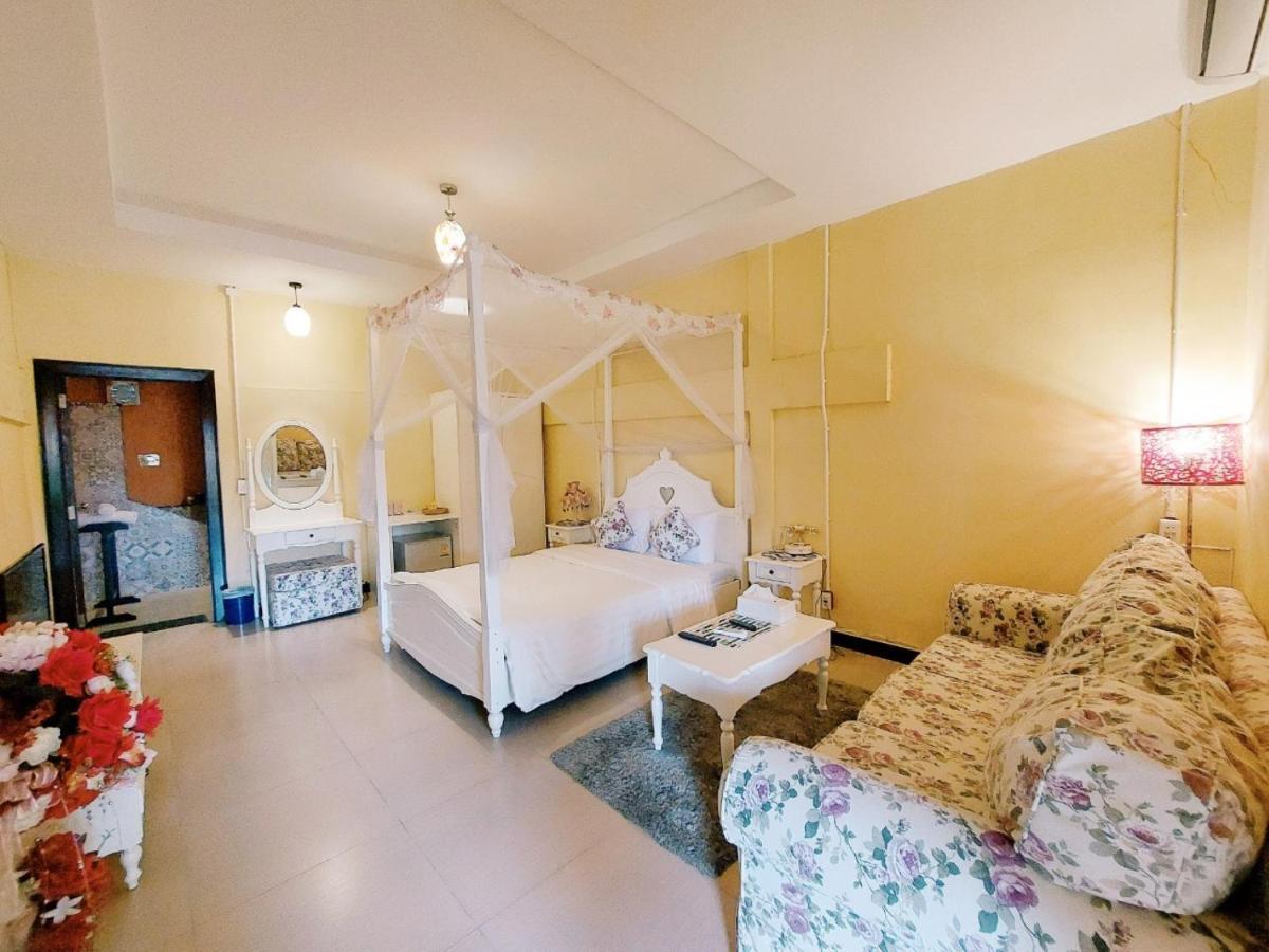 Retro Box Hotel Chumphon Bagian luar foto