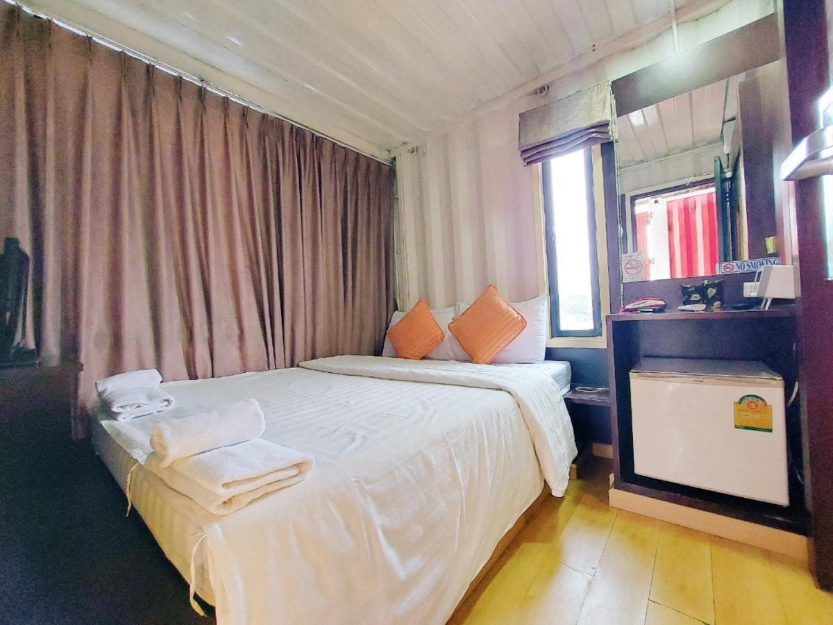 Retro Box Hotel Chumphon Bagian luar foto
