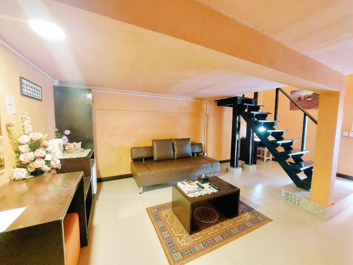 Retro Box Hotel Chumphon Bagian luar foto