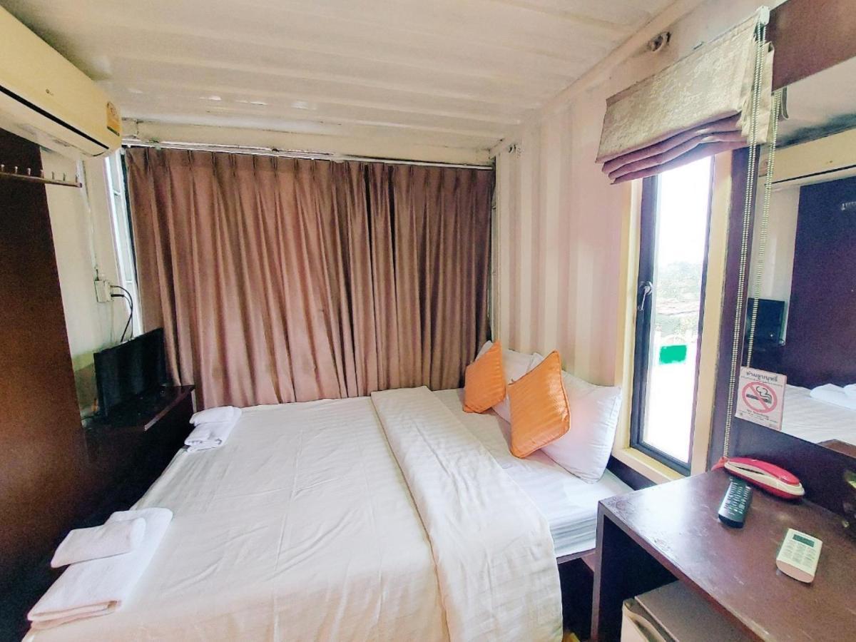 Retro Box Hotel Chumphon Bagian luar foto