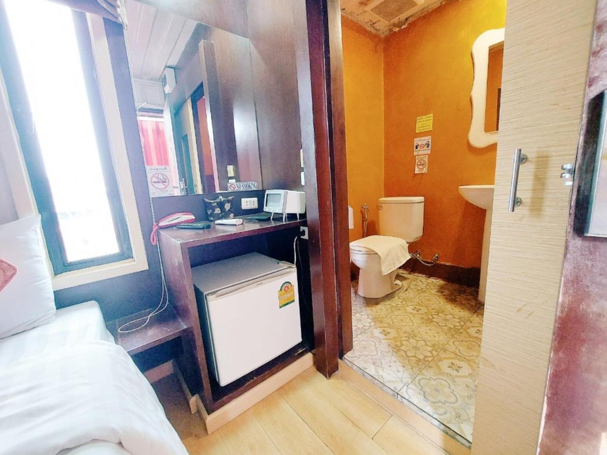 Retro Box Hotel Chumphon Bagian luar foto