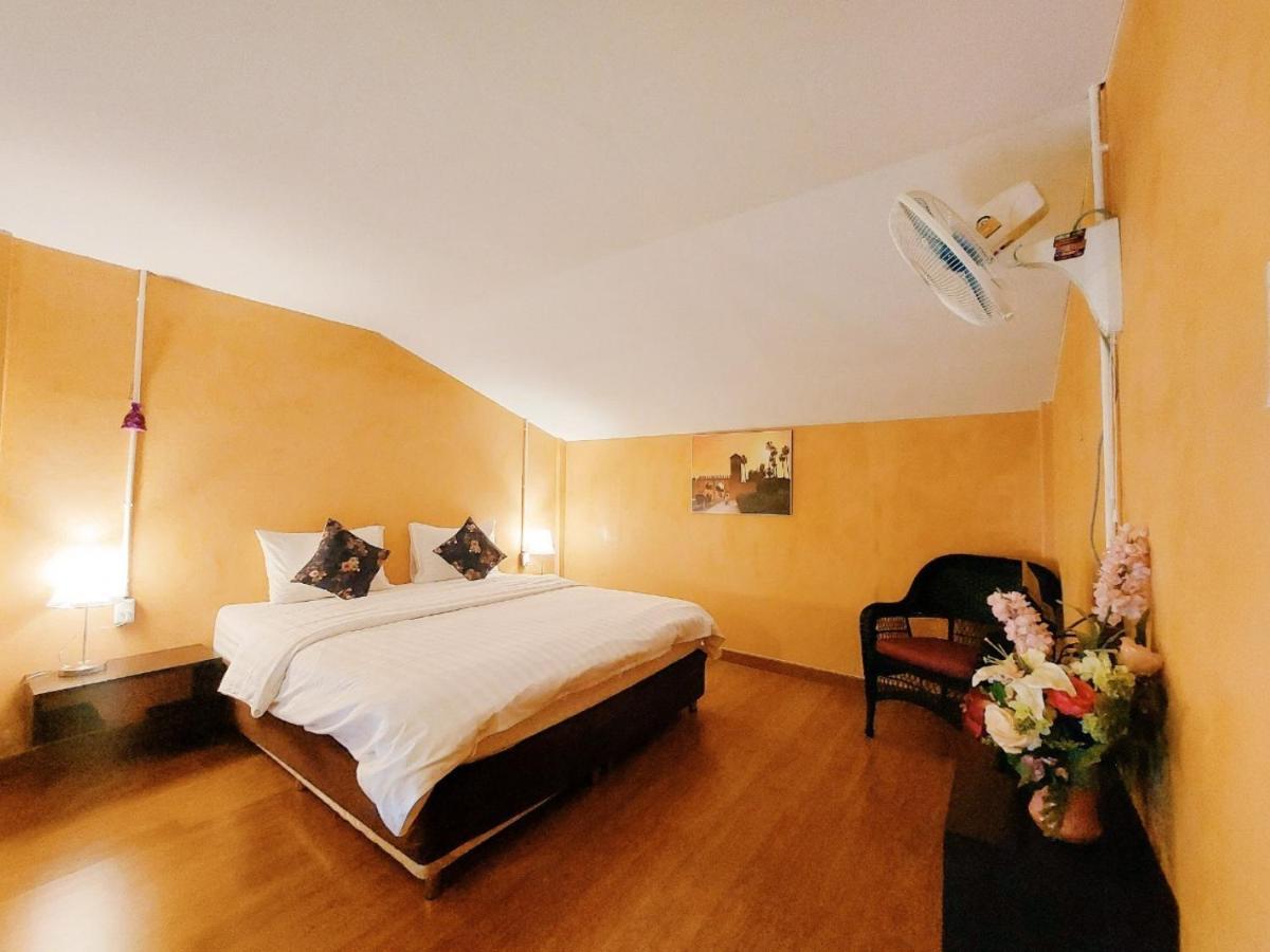 Retro Box Hotel Chumphon Bagian luar foto