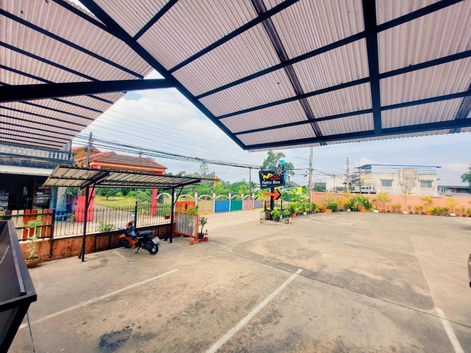 Retro Box Hotel Chumphon Bagian luar foto