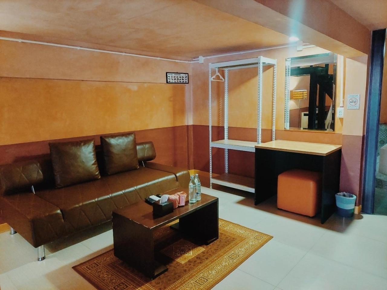 Retro Box Hotel Chumphon Bagian luar foto