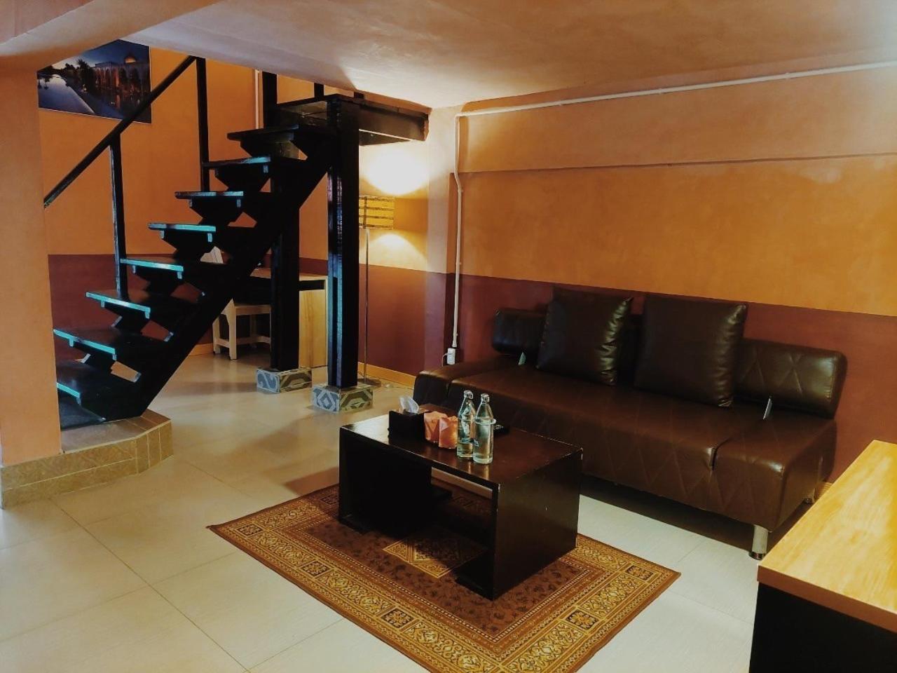 Retro Box Hotel Chumphon Bagian luar foto