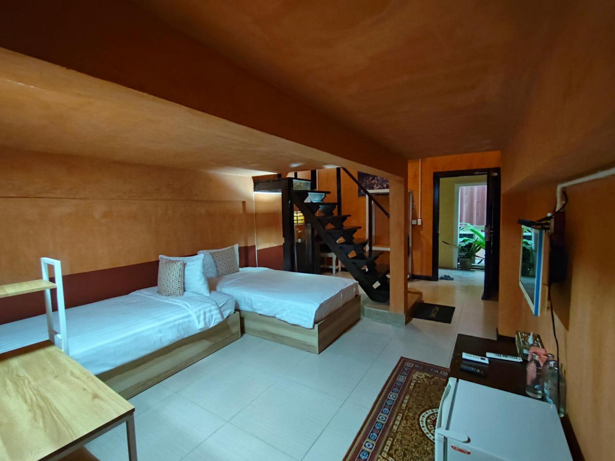 Retro Box Hotel Chumphon Bagian luar foto