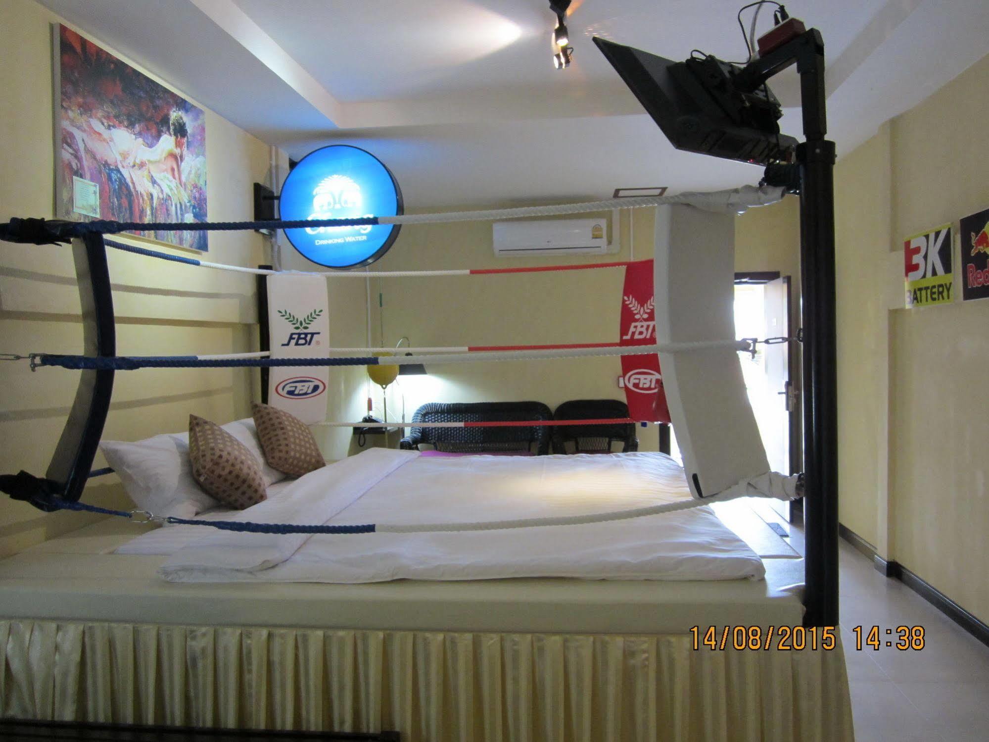Retro Box Hotel Chumphon Bagian luar foto