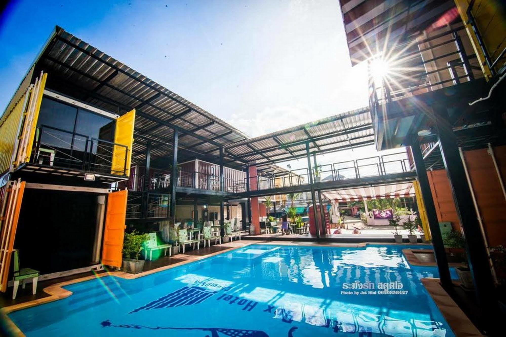 Retro Box Hotel Chumphon Bagian luar foto