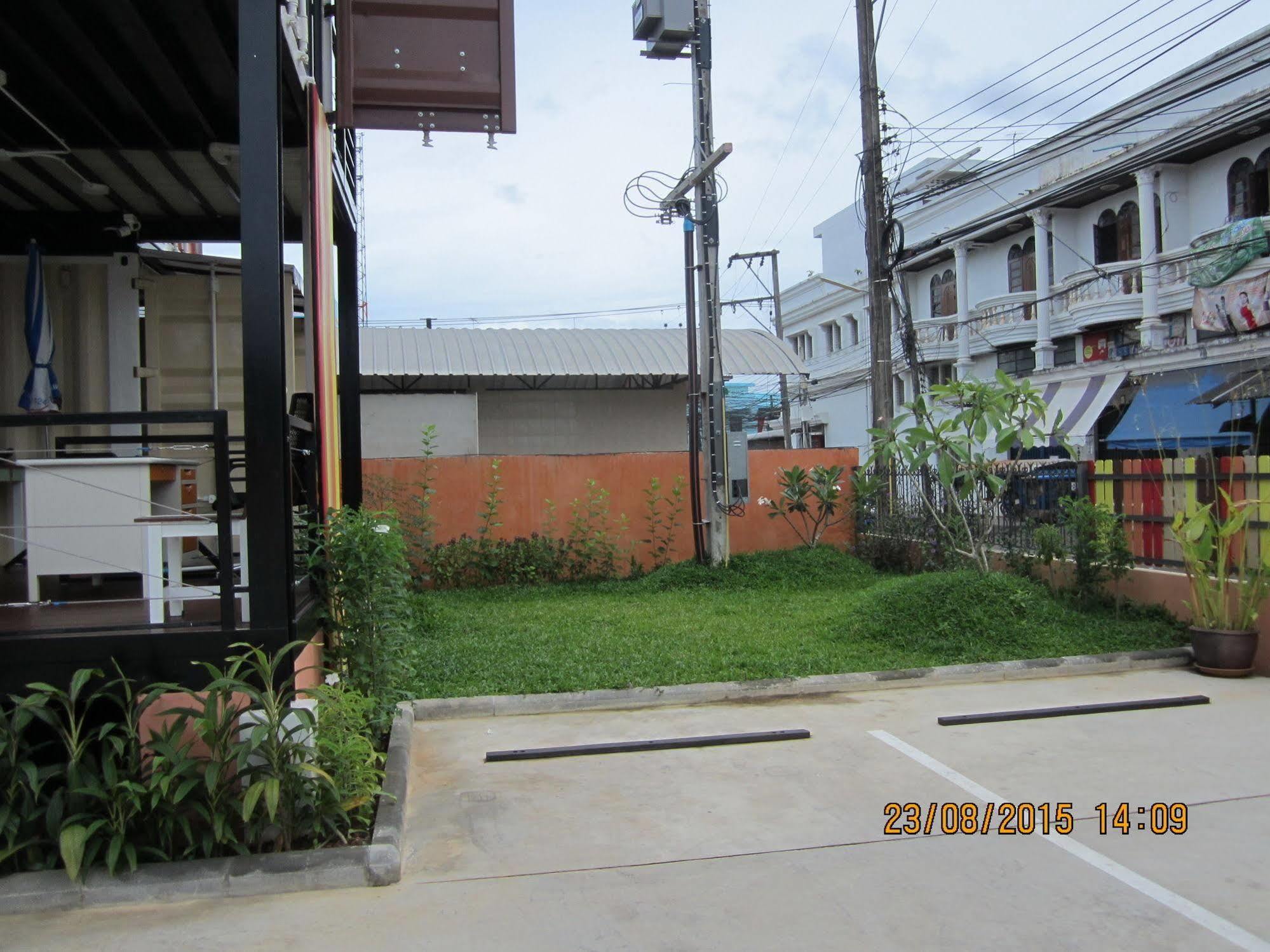 Retro Box Hotel Chumphon Bagian luar foto